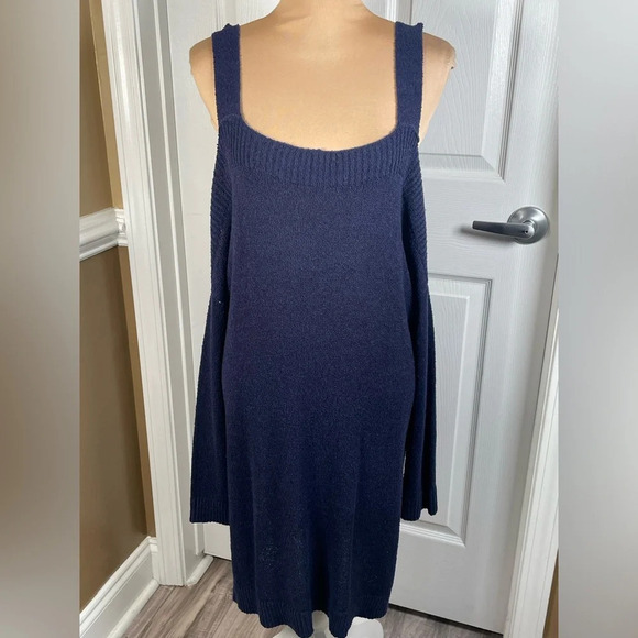 URBAN OUTFITTERS BDG Cold Shoulder Dolman
Sweater Mini Dress NWT Medium - Picture 13 of 16